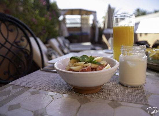 Petit dejeuner terrasse riad Marrakech Maroc